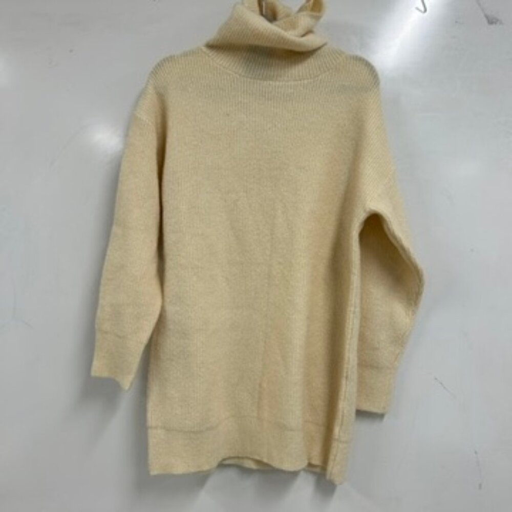 0390 Forever 21 Medium Cream Turtleneck Sweater | Oversized Soft Knit Minimalist